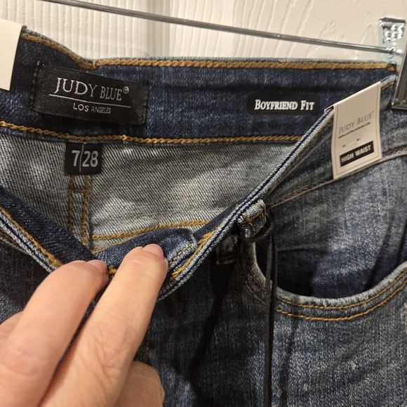 Judy Bkue, "Corey" High Rise, Bleach Splash Boyfriend Jeans, Size 7/28, NWT - Picture 3 of 5